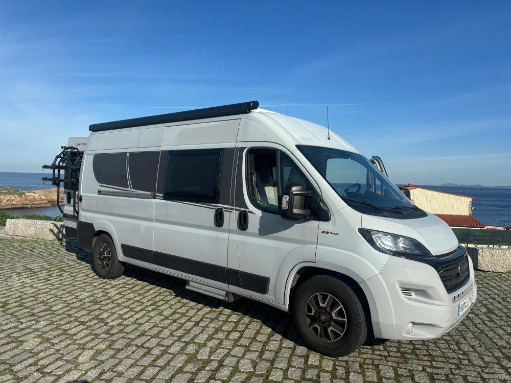 Autocaravana Orillavan junto al mar